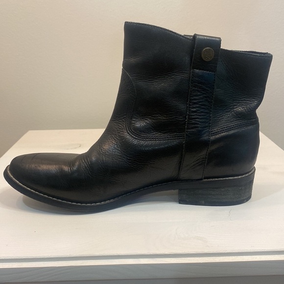 VINCE CAMUTO Leather Ankle Boot - Picture 3 of 10